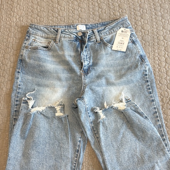 Time & Tru High Rise Straight Regular - Picture 2 of 4